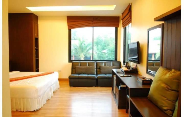 Monsane River Kwai Resort Канчанабури Екстериор снимка